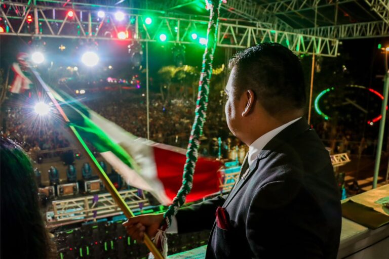 EN IXTACZOQUITLÁN, CONMEMORAN EL 214 ANIVERSARIO DEL GRITO DE INDEPENDENCIA.