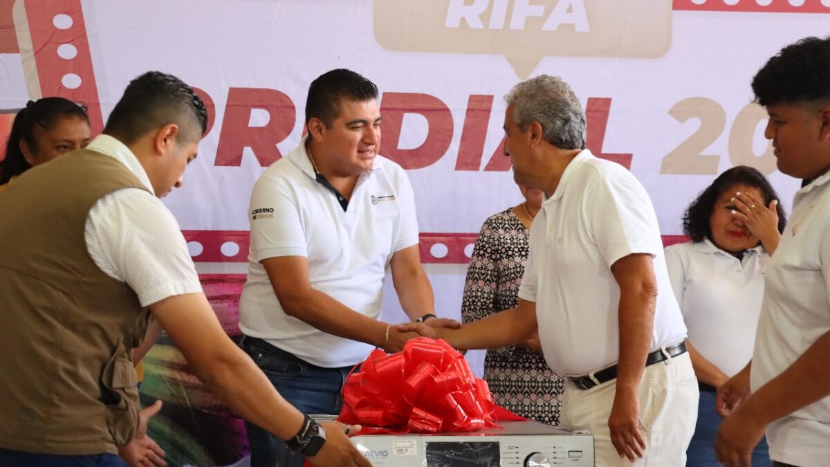 EN IXTACZOQUITLÁN, PREMIAN PUNTUALIDAD DE CONTRIBUYENTES.