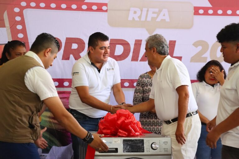 EN IXTACZOQUITLÁN, PREMIAN PUNTUALIDAD DE CONTRIBUYENTES.