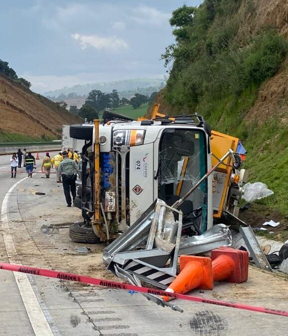 Tragedia en la México-Puebla: tráiler embiste a trabajadores de #Capufe