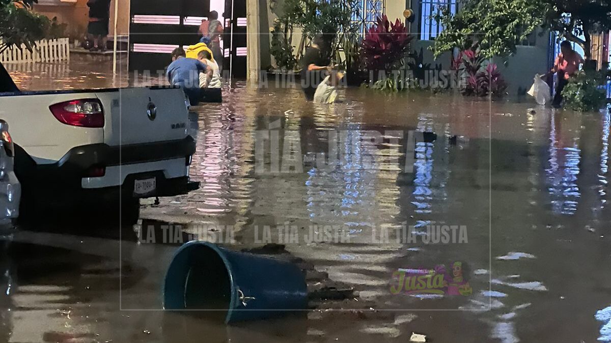 Lluvia deja graves afectaciones en varias colonias de Córdoba