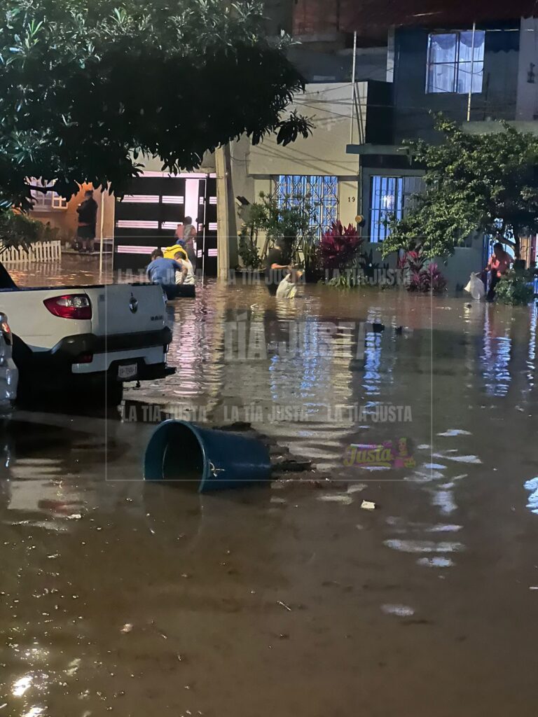 Lluvia deja graves afectaciones en varias colonias de Córdoba