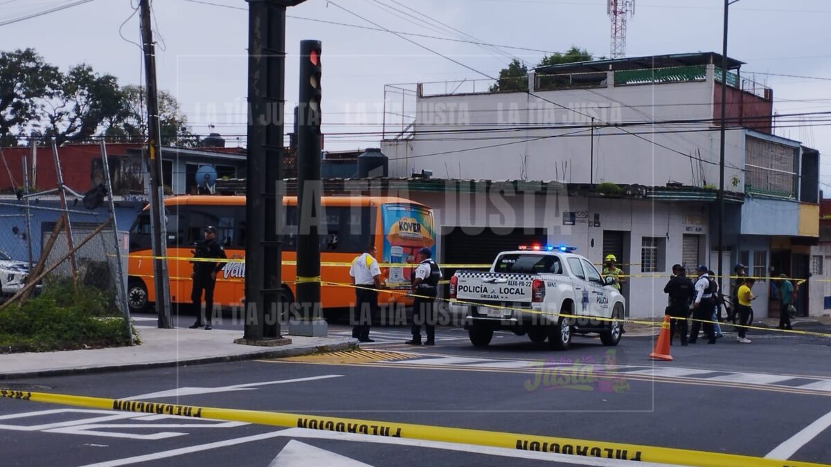 Autobús de pasaje urbano atropella y mat# a adulto mayor