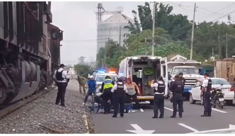Niño se salva de milagro de morir aplastado por un tren carguero
