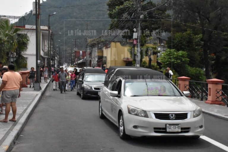 Dan último adiós a matrimonio asesinad0 por su hijo
