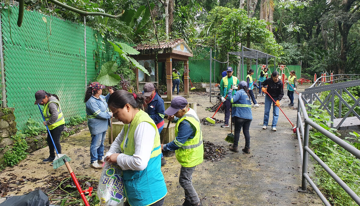 Uniendo fuerzas por el medio ambiente; limpian el río San Antonio