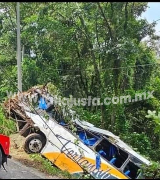 IDENTIFICAN A TERCER FALLECIDO DEL CAMIONAZO EN COSCOMATEPEC.