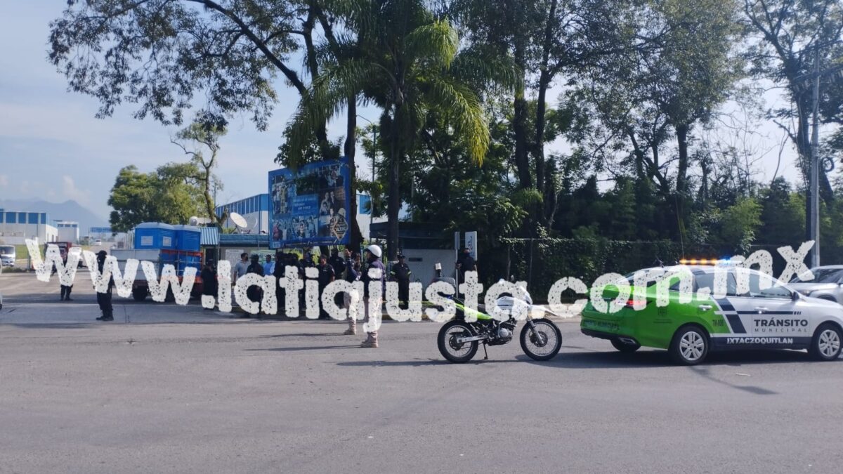 PROTESTA EN TALLERES Y ACEROS, EN IXTACZOQUIITLÁN.