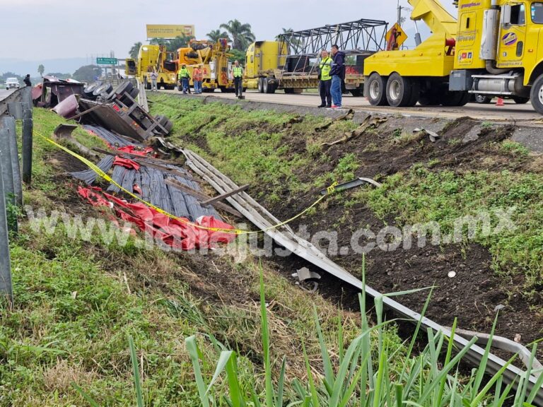 IDENTIFICAN A TRÁILERO QUE MURIÓ, CUANDO SU TRÁILER SALIO DEL CAMINO ANTES DE LLEGAR AL TRÉBOL DE CÓRDOBA.