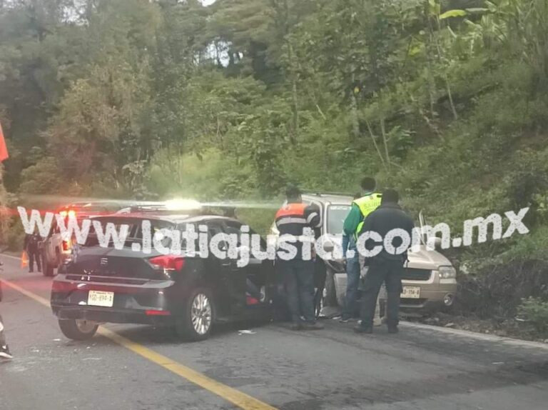 SEGISTRA CHOQUE EN COSCOMATEPEC ENTRE PARTICULAR Y CAMIONETA.