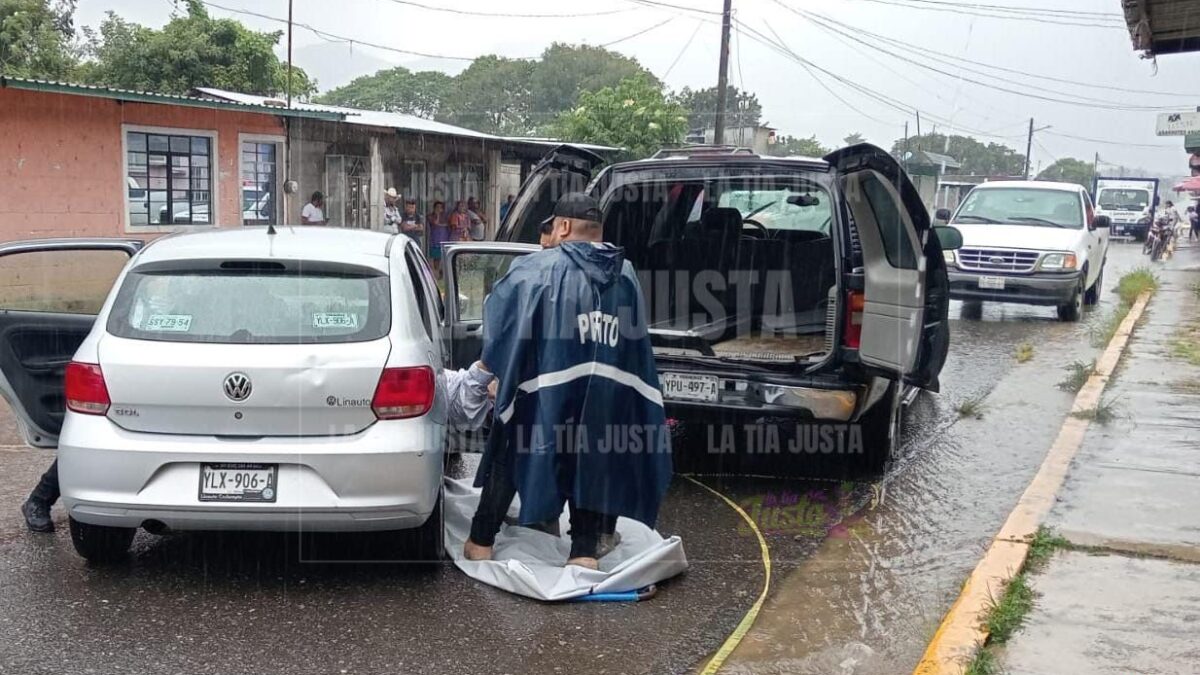Muere abuelito en vehículo particular; lo trasladaban a un hospital