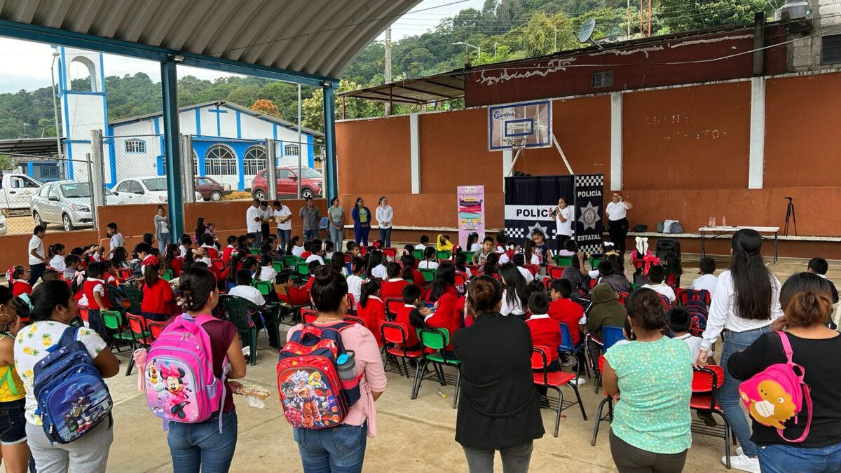 SIPINNA imparte taller a padres de familia en San José Loma Grande