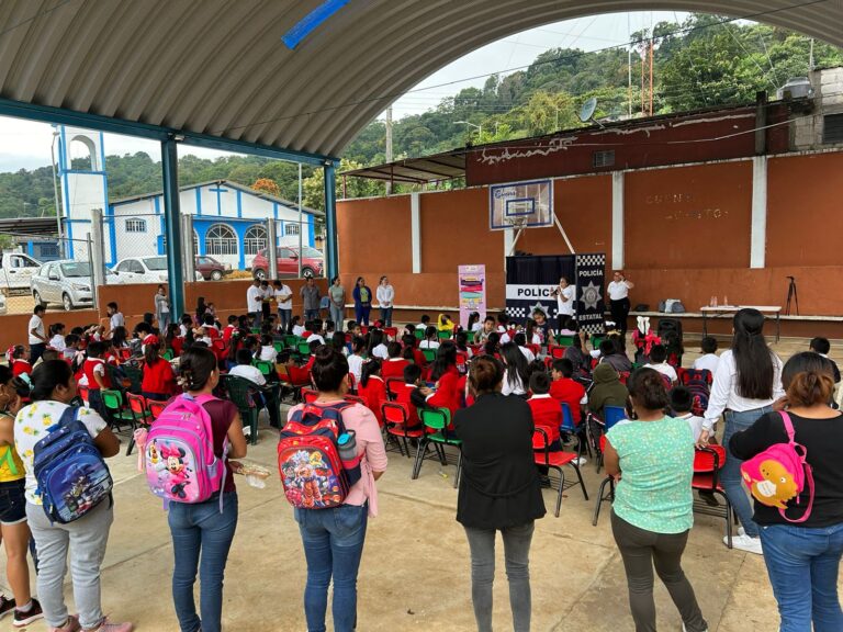 SIPINNA imparte taller a padres de familia en San José Loma Grande