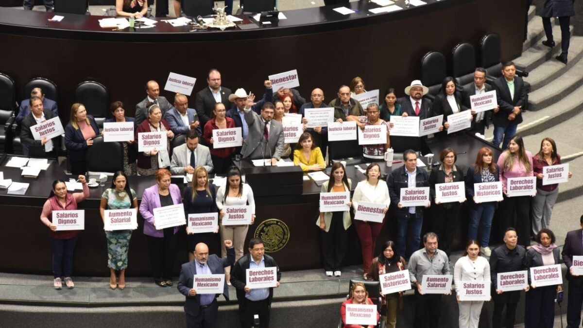 Maestros de Veracruz asistieron al Cámara de Diputados para presenciar votación por salario digno