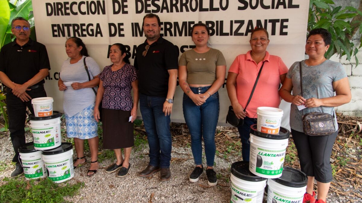 Benefician a familias con impermeabilizante a bajo costo