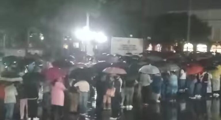 Ni la lluvia los detiene