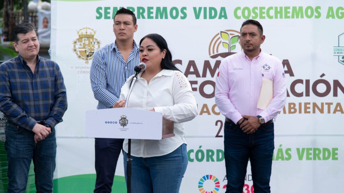 Reciben tinacos en donación escuelas de Córdoba como parte del programa “Sembremos Vida, Cosechemos Agua”
