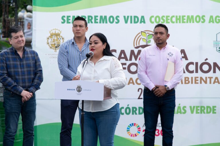 Reciben tinacos en donación escuelas de Córdoba como parte del programa “Sembremos Vida, Cosechemos Agua”