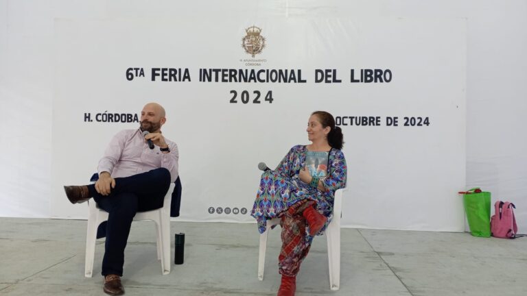 Cristopher Peña, el Escritor que Ilumina la Sombra