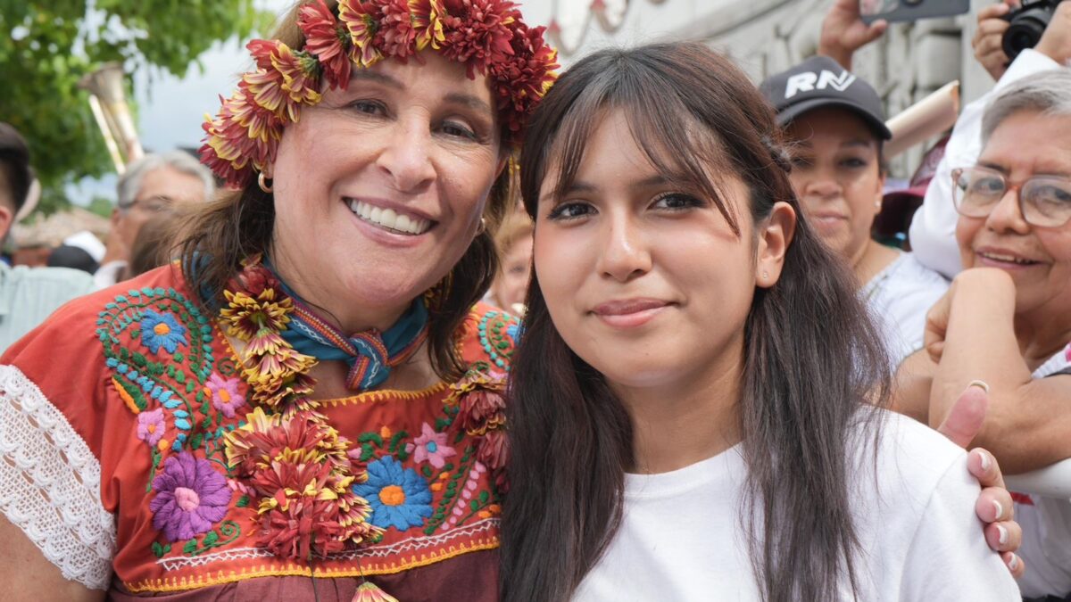 RECONOCE ROCÍO NAHLE A ANGELA OLAZARÁN, LA MEJOR ESTUDIANTE DEL MUNDO
