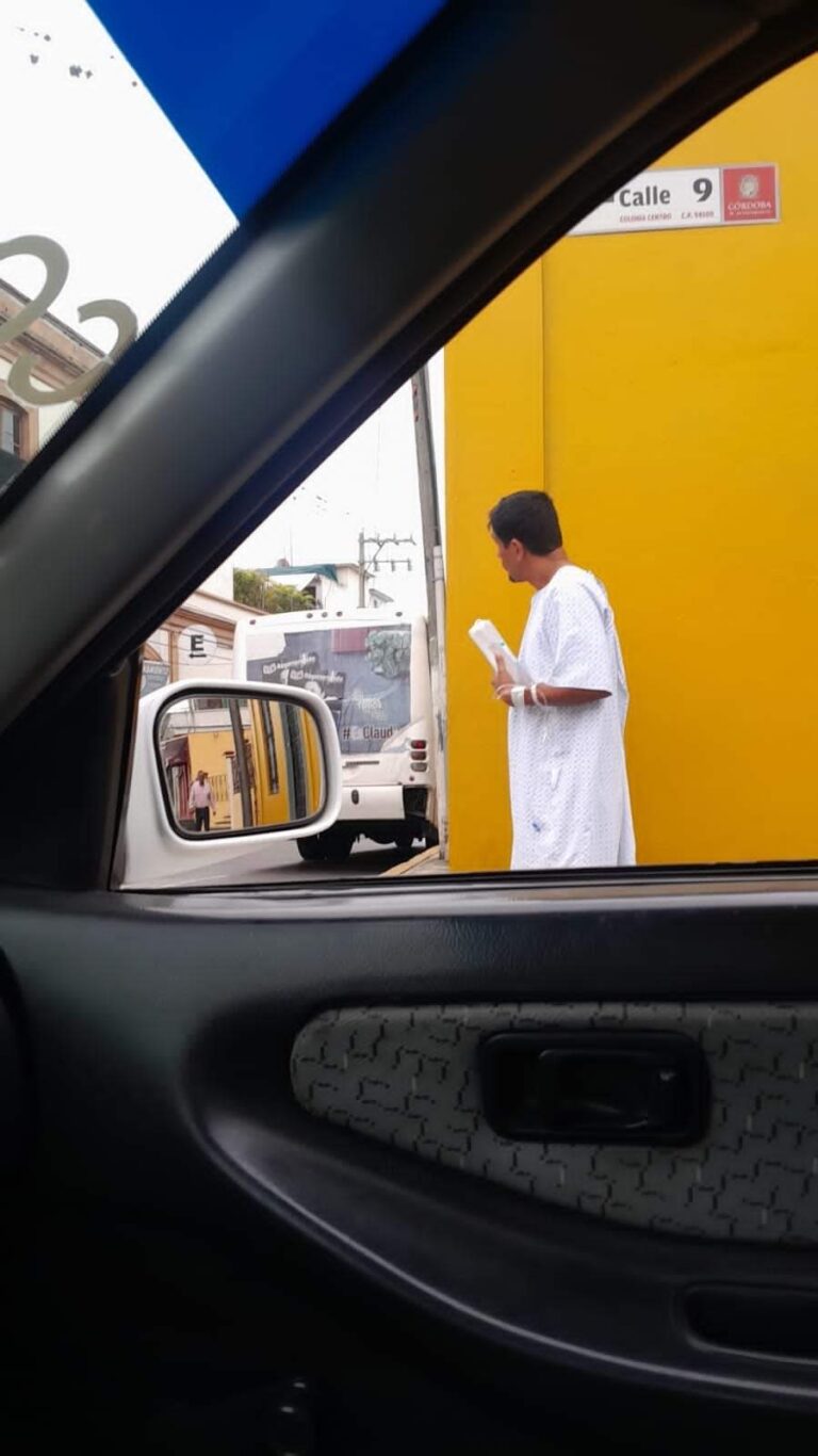 Causa expectación paciente deambulando por calles de Córdoba