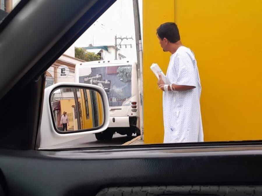 Causa expectación paciente deambulando por calles de Córdoba