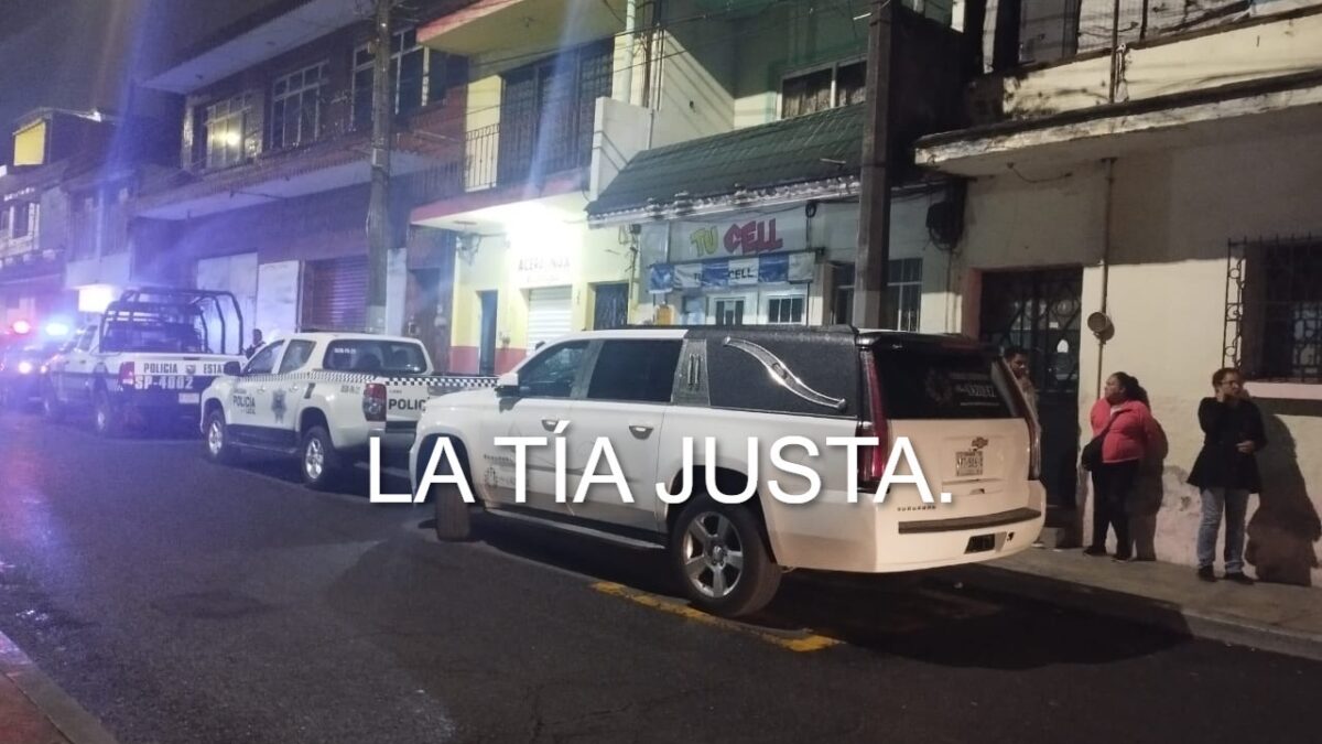 JOVEN MUJER DECIDIÓ SALIR  POR LA PUERTA FALSA EN ORIZABA.