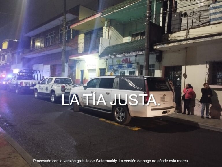 JOVEN MUJER DECIDIÓ SALIR  POR LA PUERTA FALSA EN ORIZABA.