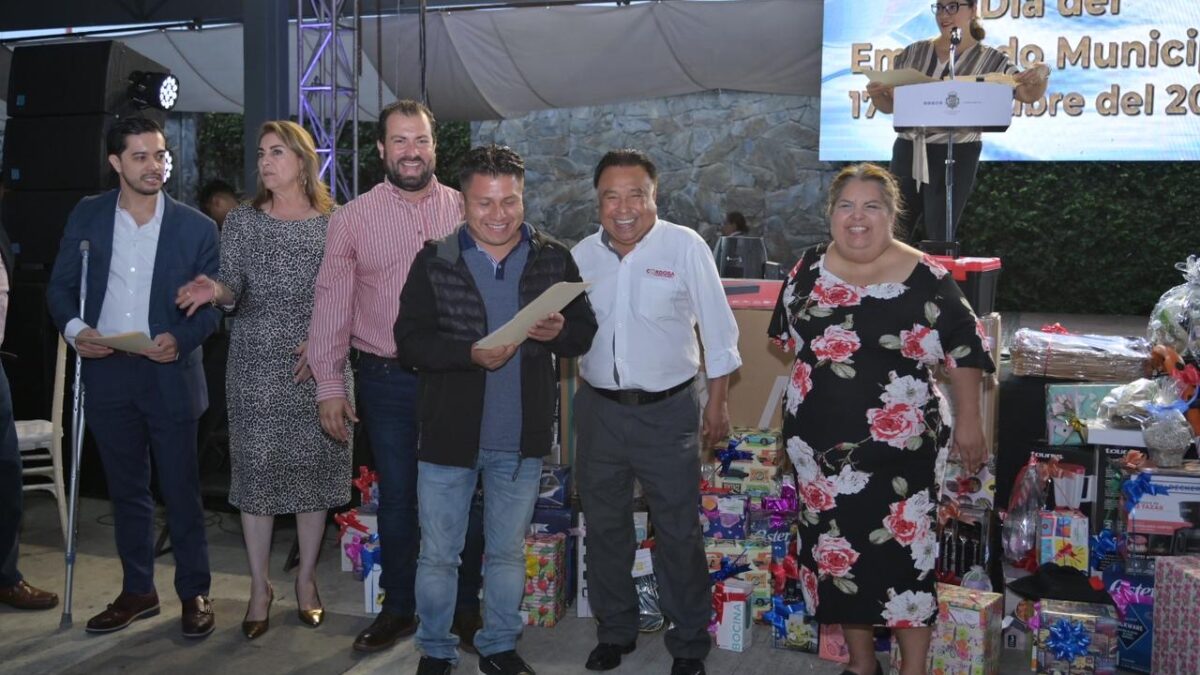 CELEBRAN A LOS TRABAJADORES MUNICIPALES POR SU LABOR