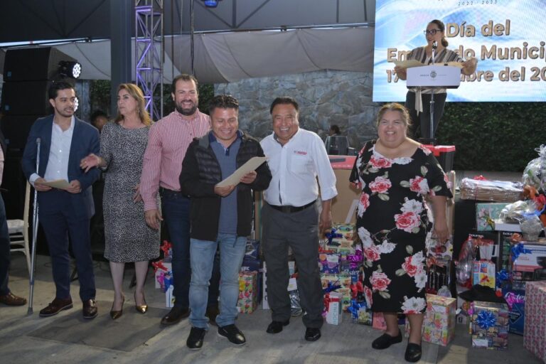 CELEBRAN A LOS TRABAJADORES MUNICIPALES POR SU LABOR