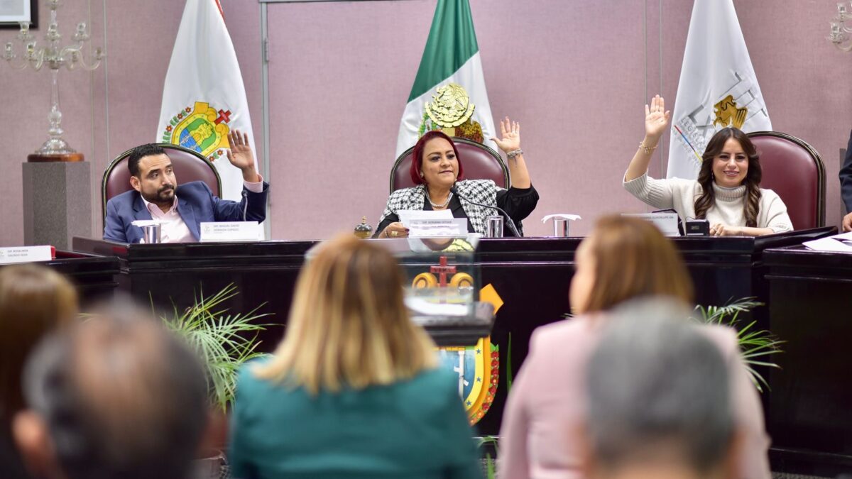 Autoriza Congreso a cuatro servidores públicos separarse del cargo