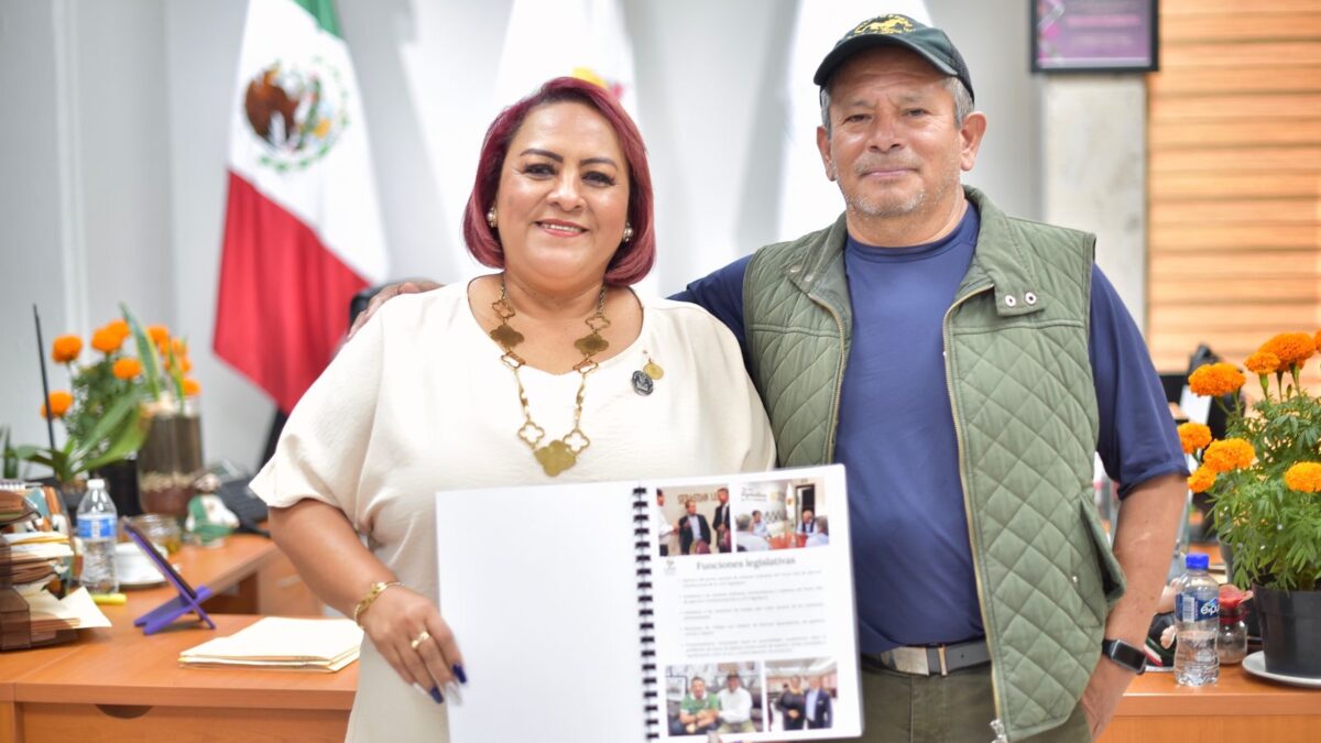 Entregan diputada y diputado sus informes de labores