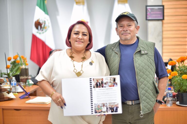 Entregan diputada y diputado sus informes de labores