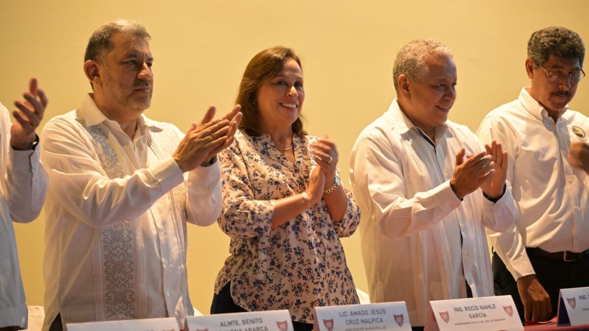 VAMOS A IMPULSAR EL SURESTE Y APOYARNOS CON LA TRANSFORMACION INDUSTRIAL COMPROMETE ROCÍO NAHLE EN FORO DEL IMIQ