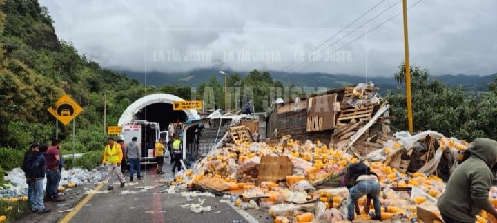 Vuelca en las Cumbres de Maltrata