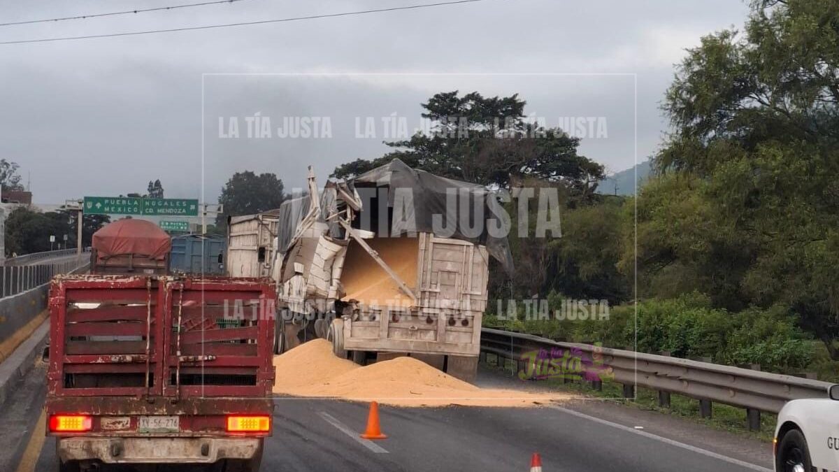 Chocan tráileres en la autopista 150D Orizaba-Puebla