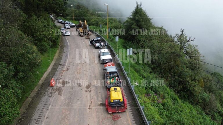 SON SEIS UNIDADES DE CARGA PESADA SEPULTADAS POR DERRUMBE EN AUTOPISTA