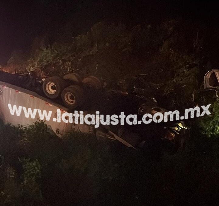 VUELCA TRÁILER EN LAS CUMBRES DE MALTRATA.