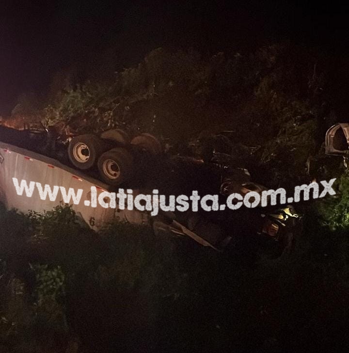 VUELCA TRÁILER EN LAS CUMBRES DE MALTRATA.