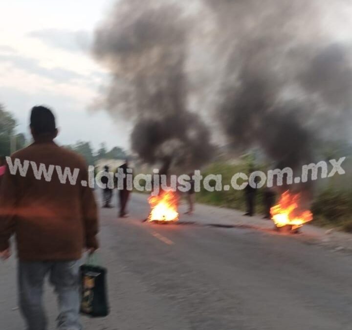 CIERRAN CARRETERA FEDERAL 150 ORIZABA- TEHUACÁN POR FALTA DE ENERGÍA ELÉCTRICA.