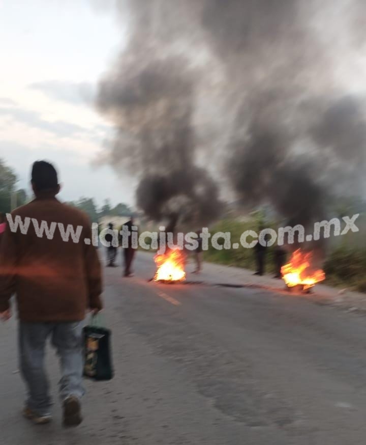 CIERRAN CARRETERA FEDERAL 150 ORIZABA- TEHUACÁN POR FALTA DE ENERGÍA ELÉCTRICA.