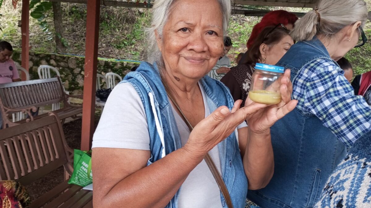 Impulsan emprendimiento con taller de pomadas medicinales