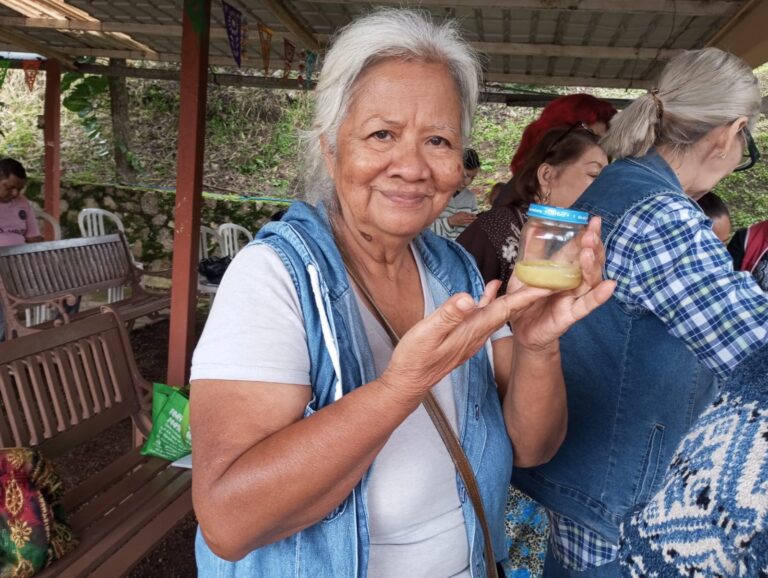 Impulsan emprendimiento con taller de pomadas medicinales