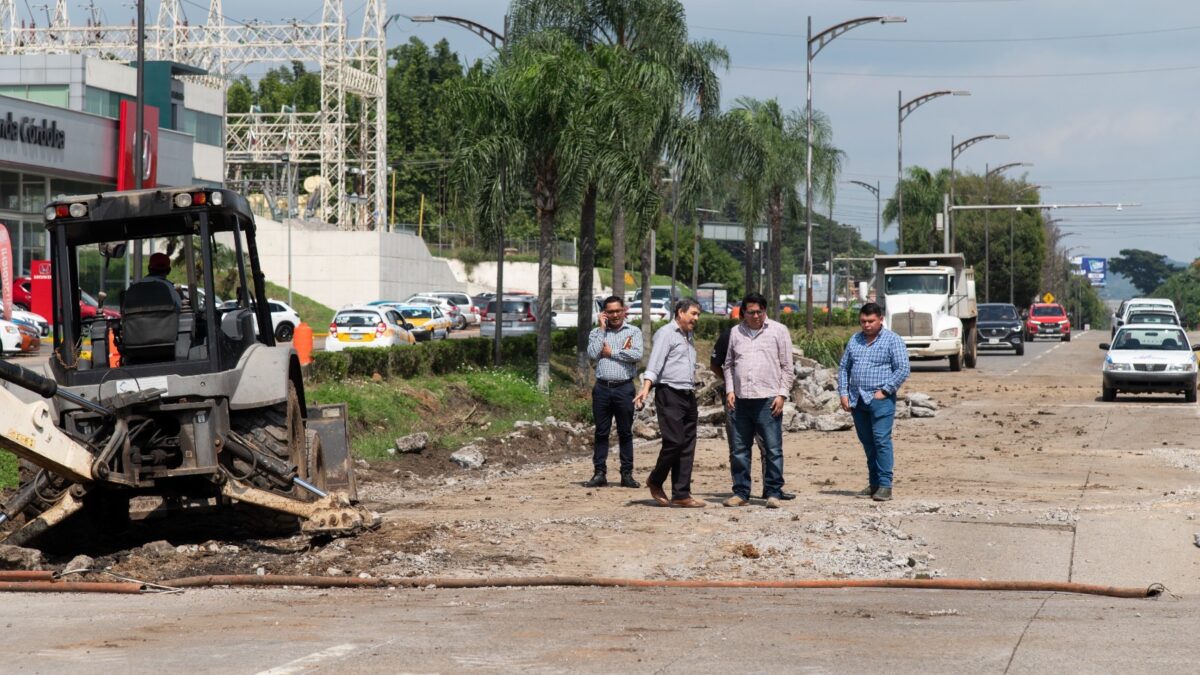 Con estricto cuidado al recurso municipal se está trabajando para reparar el socavón: Juan Martínez
