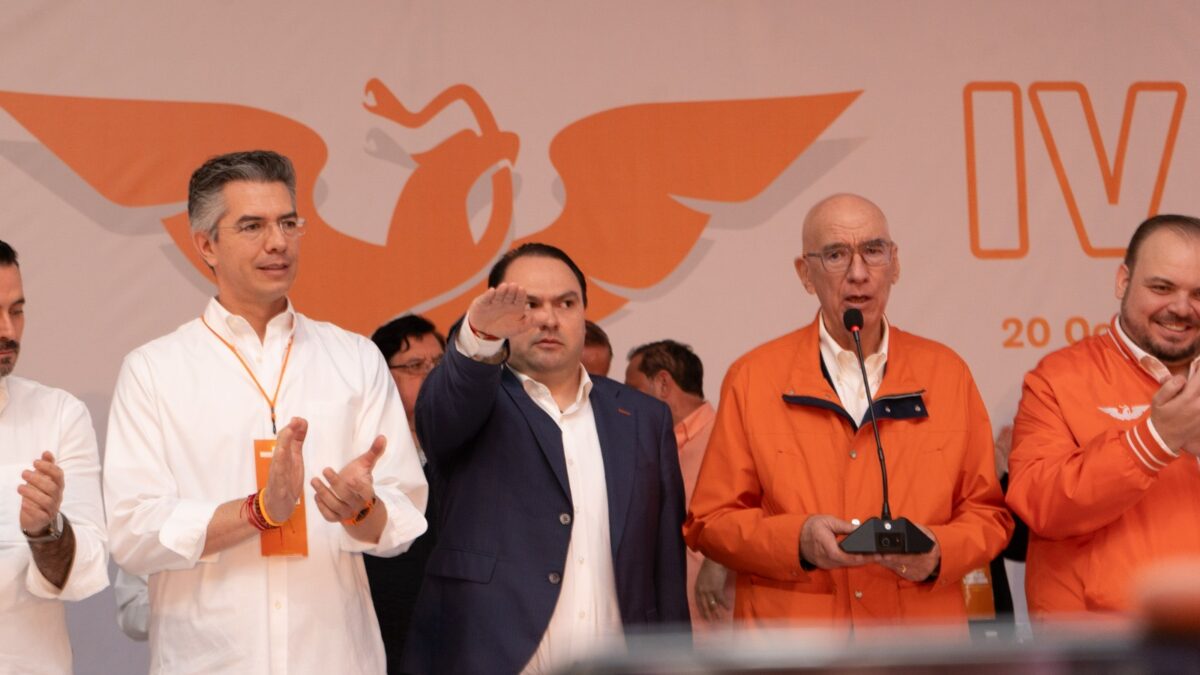 El abogado y delegado nacional de Movimiento Ciudadano en Veracruz Luis Carbonell de la Hoz toma protesta como nuevo líder estatal.