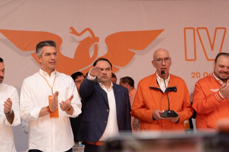 El abogado y delegado nacional de Movimiento Ciudadano en Veracruz Luis Carbonell de la Hoz toma protesta como nuevo líder estatal.