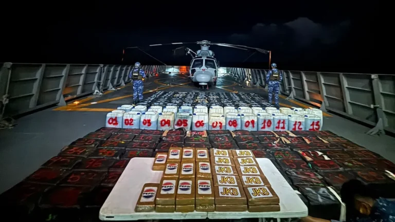 Semar asegura más de 8 mil 300 kilos de cocaín# en el Pacífico mexicano
