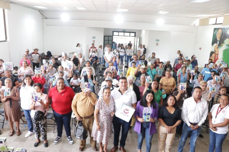 EN IXTACZOQUITLÁN, REALIZAN ENTREGA DE GLUCÓMETROS, EN DÍA MUNDIAL DE LA DIABETES