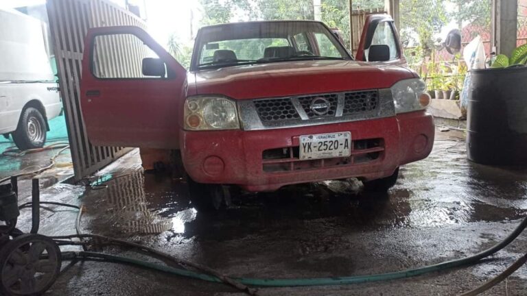 SE CHING#N CAMIONETA DE PARROQUIA DE SAN JOSÉ