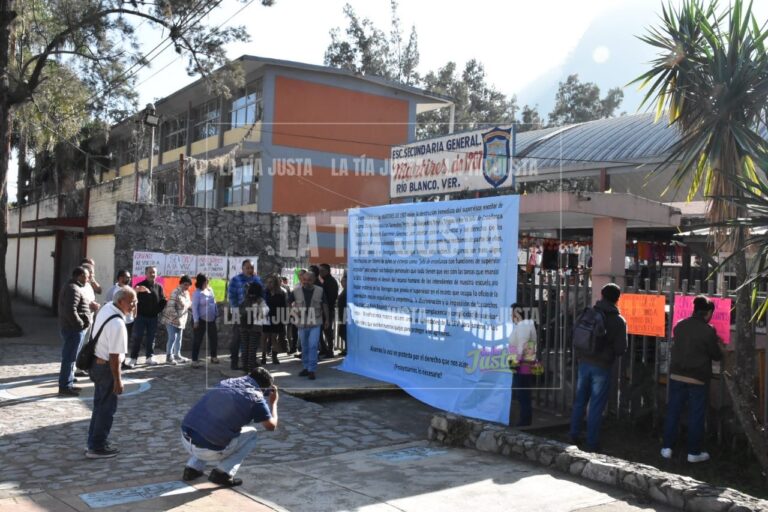 Paro de brazos caídos en planteles de la zona 23